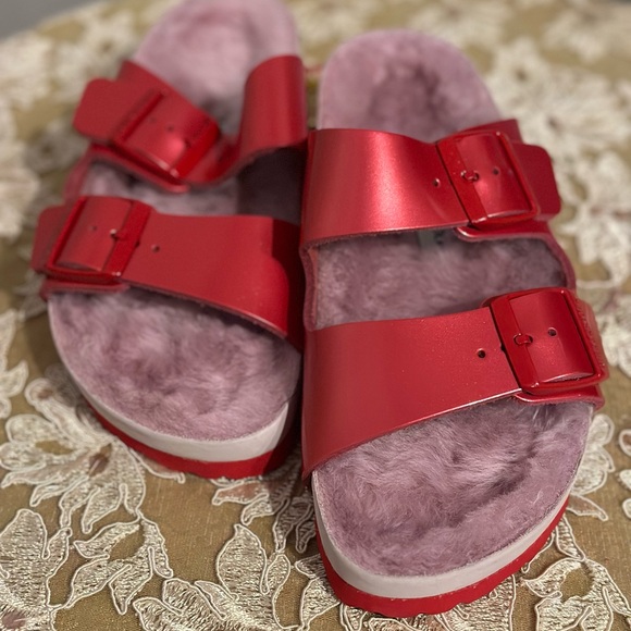 Iridescent Red Leather Birkenstocks w/Pink Fur Sandals size 38 N Furry Slippers - Picture 5 of 5